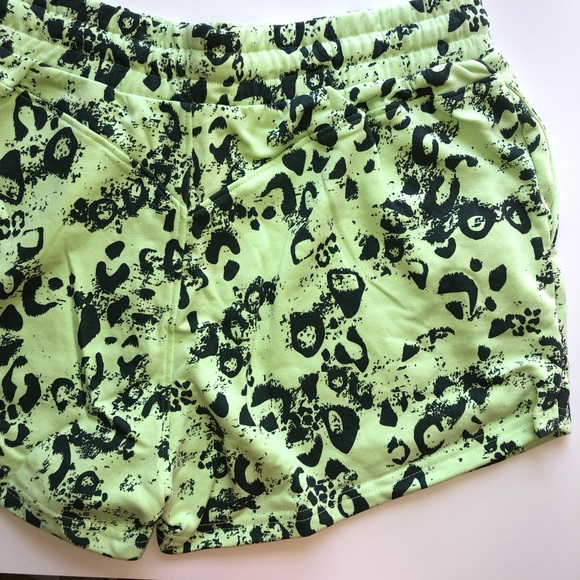 Gymshark M Animal Graphic Shorts - Picture 4 of 6